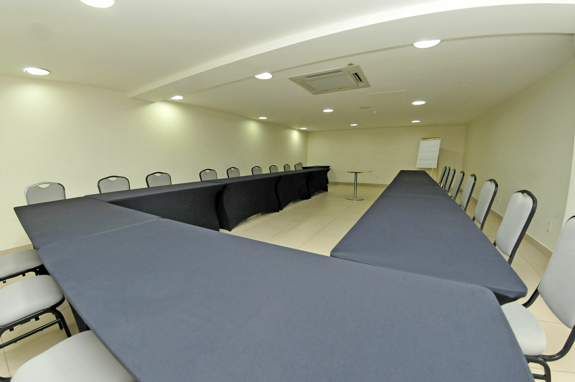 Hotel Inter Cuiaba Esterno foto A meeting room